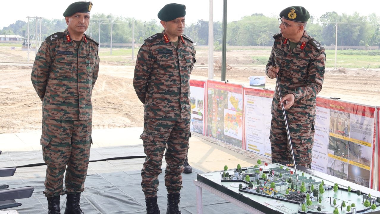 Lt Gen Neeraj Shukla Reviewing