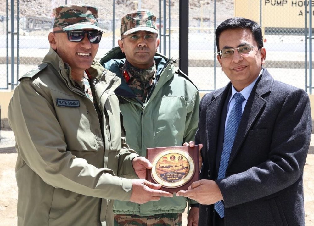Lt Gen Pratik Sharma With Memento