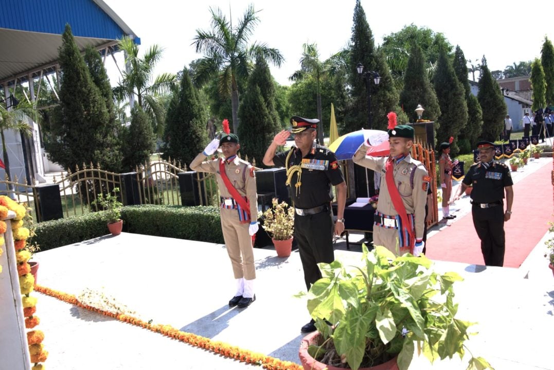Lt Gen Sengupta Saluting