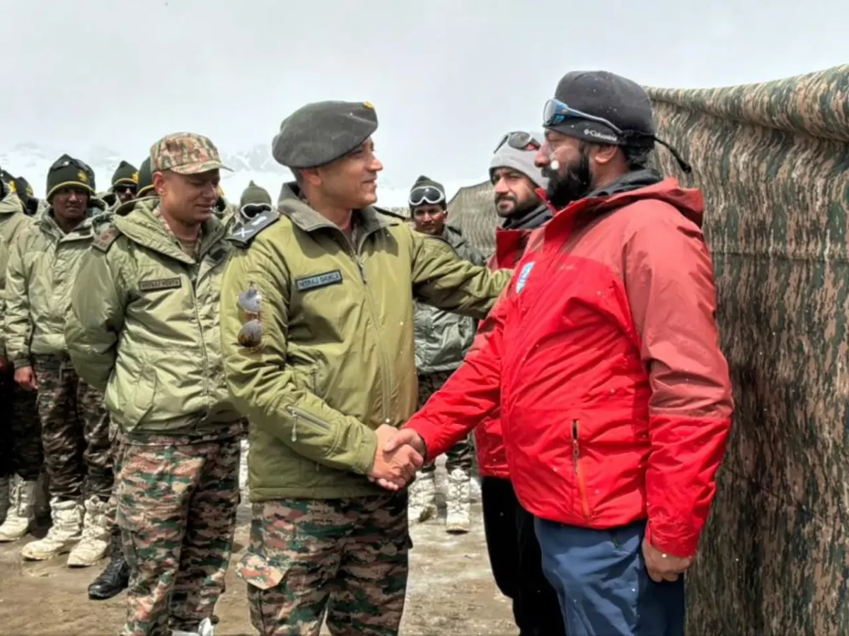 Lt Gen Shukla Shaking Hands