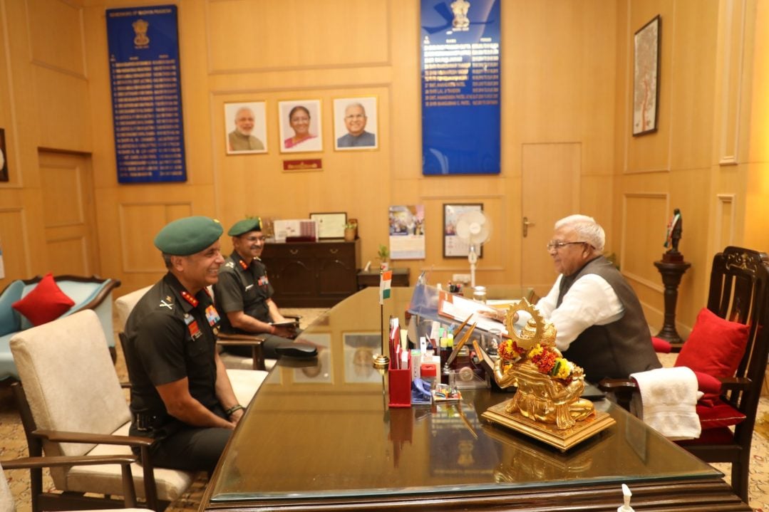 Lt Gen Virendra Vats with Governor Shir Mangubhai C Patel