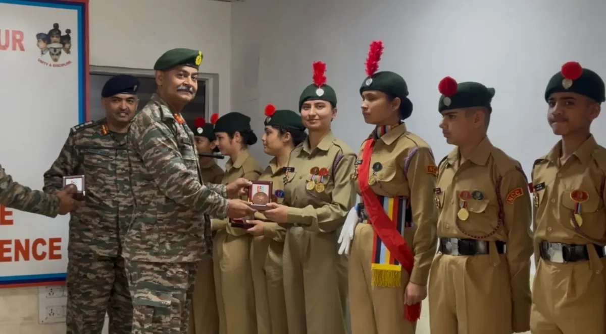 Officer Giving Award 1