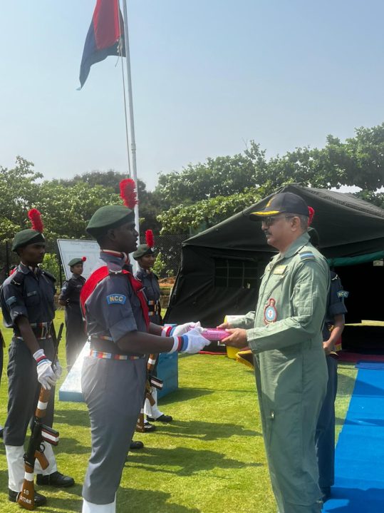 Air Commodore Narsingh Sailani and NCC Cadet