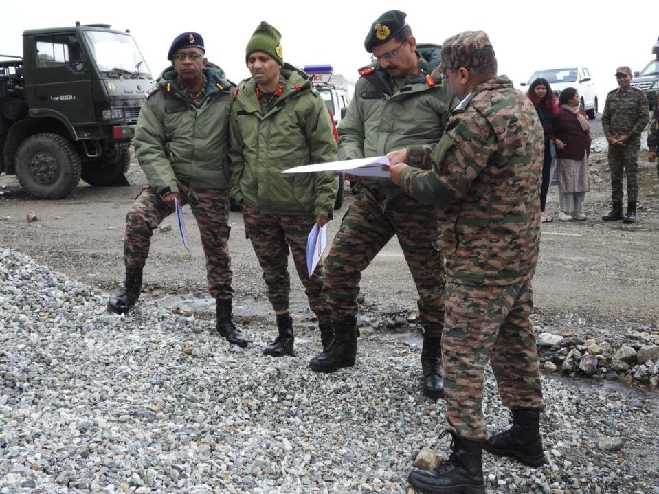 Lt Gen CG Muralidharan with Other Officers