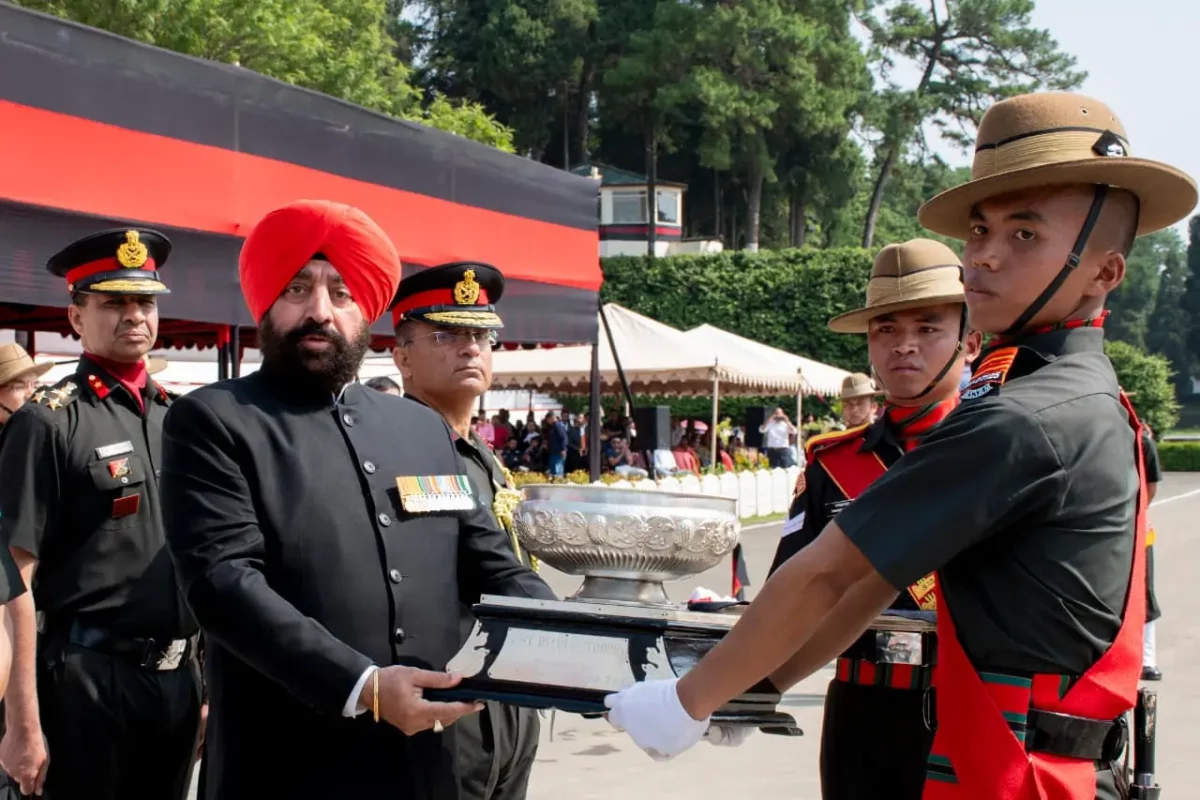 Lt Gen Gurmit Singh Giving Trophy