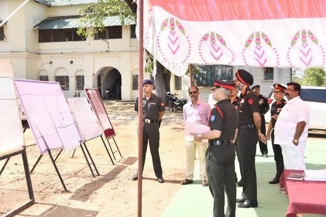 Lt Gen Harbinder Singh Vandra Reviewing