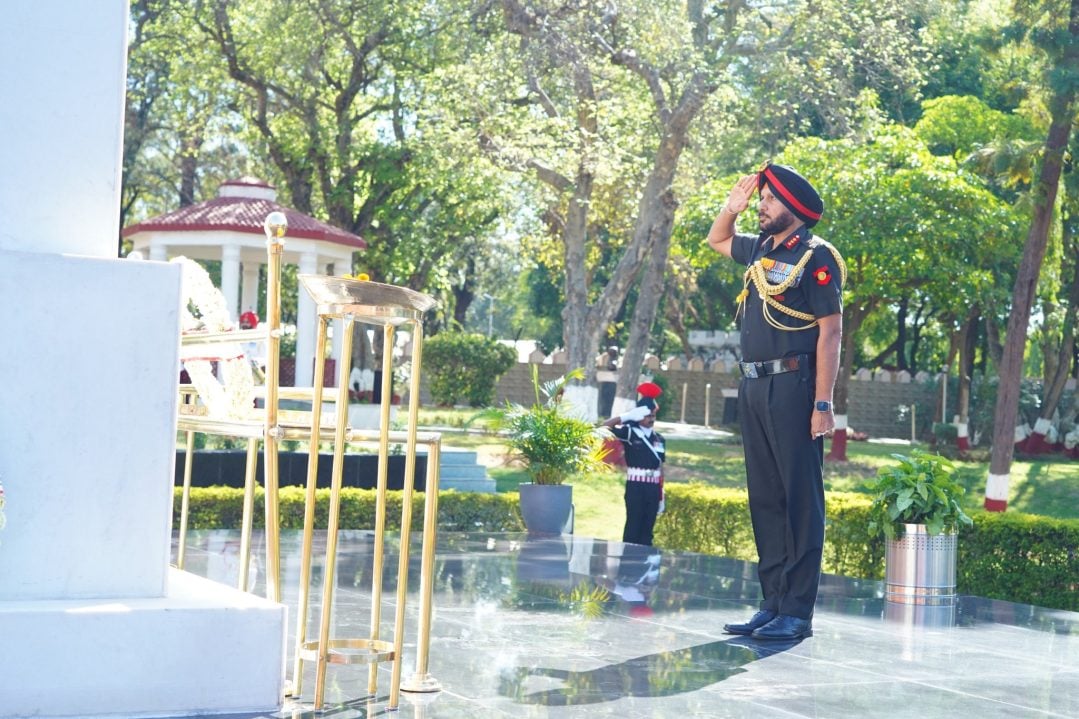 Lt Gen Harjeet Singh Saluting 1