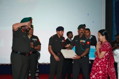 Lt Gen Manjinder Singh Saluting