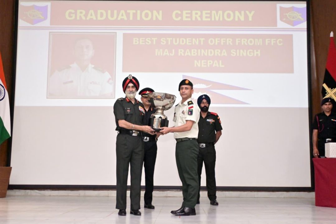 Lt Gen NS Sarna Giving Trophy