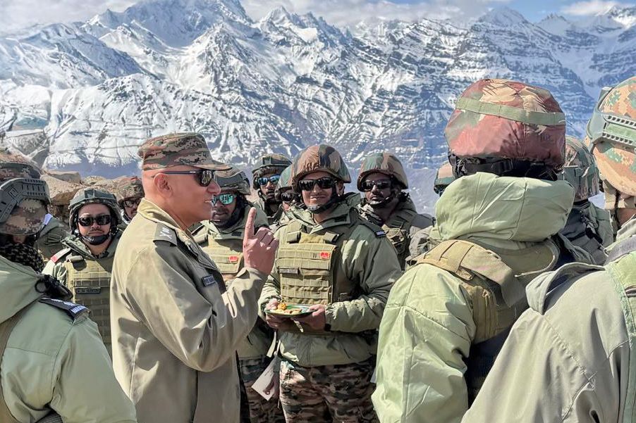 Lt Gen Pratik Sharma Discussing