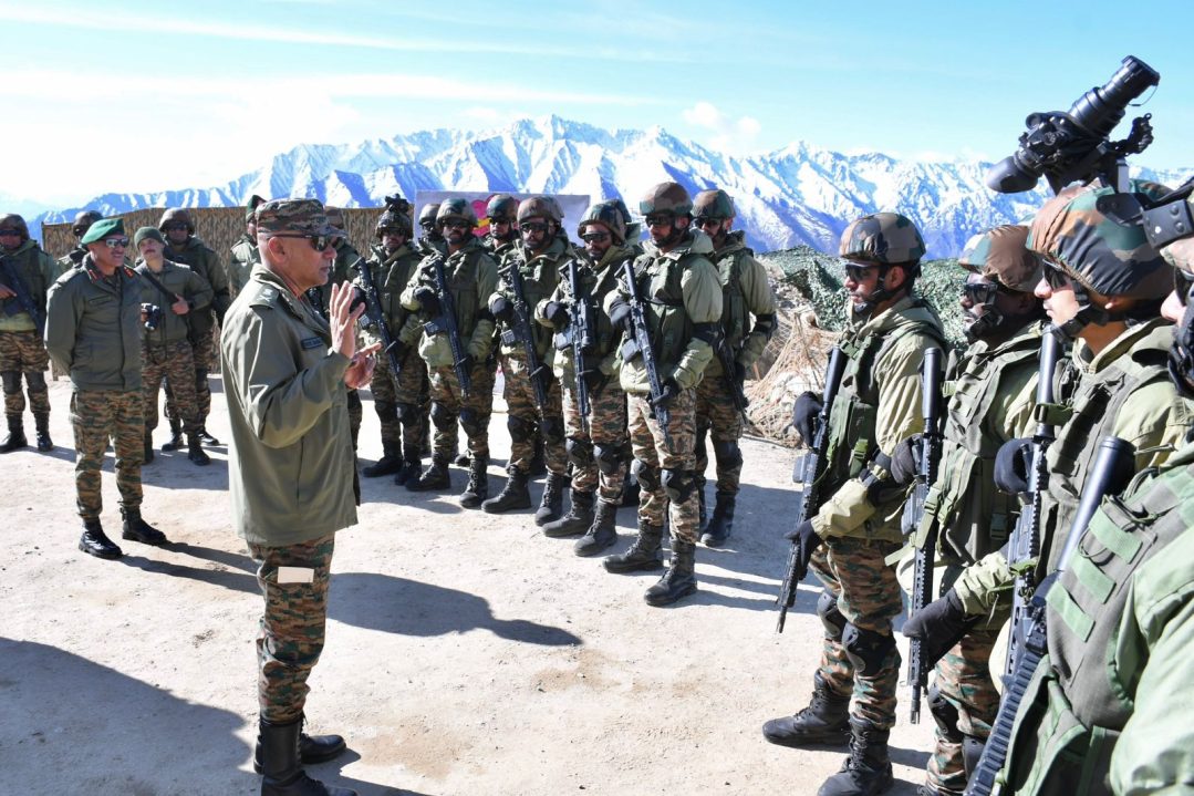 Lt Gen Pratik Sharma Interacting 1