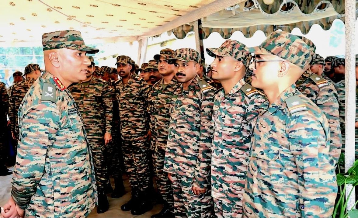 Lt Gen Pratik Sharma Interacting 2