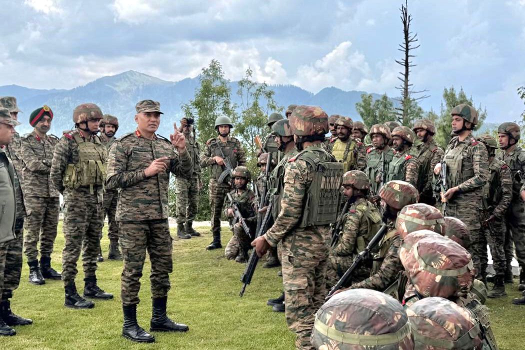 Lt Gen Pratik Sharma Interacting