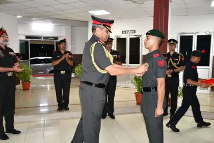 Lt Gen Sengupta Commending