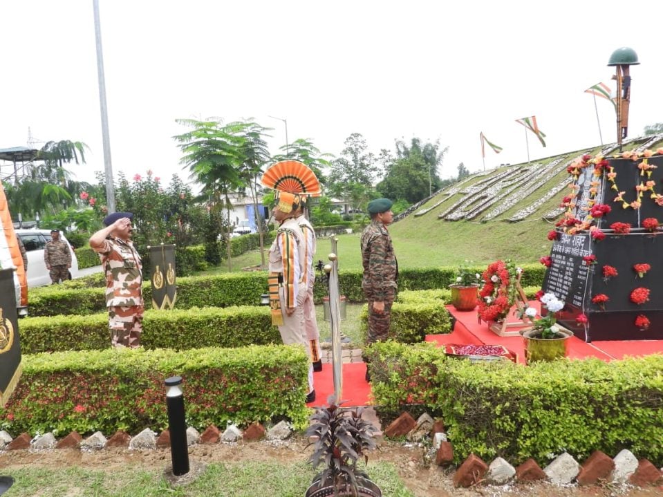 Lt Gen Shukla at Memorial