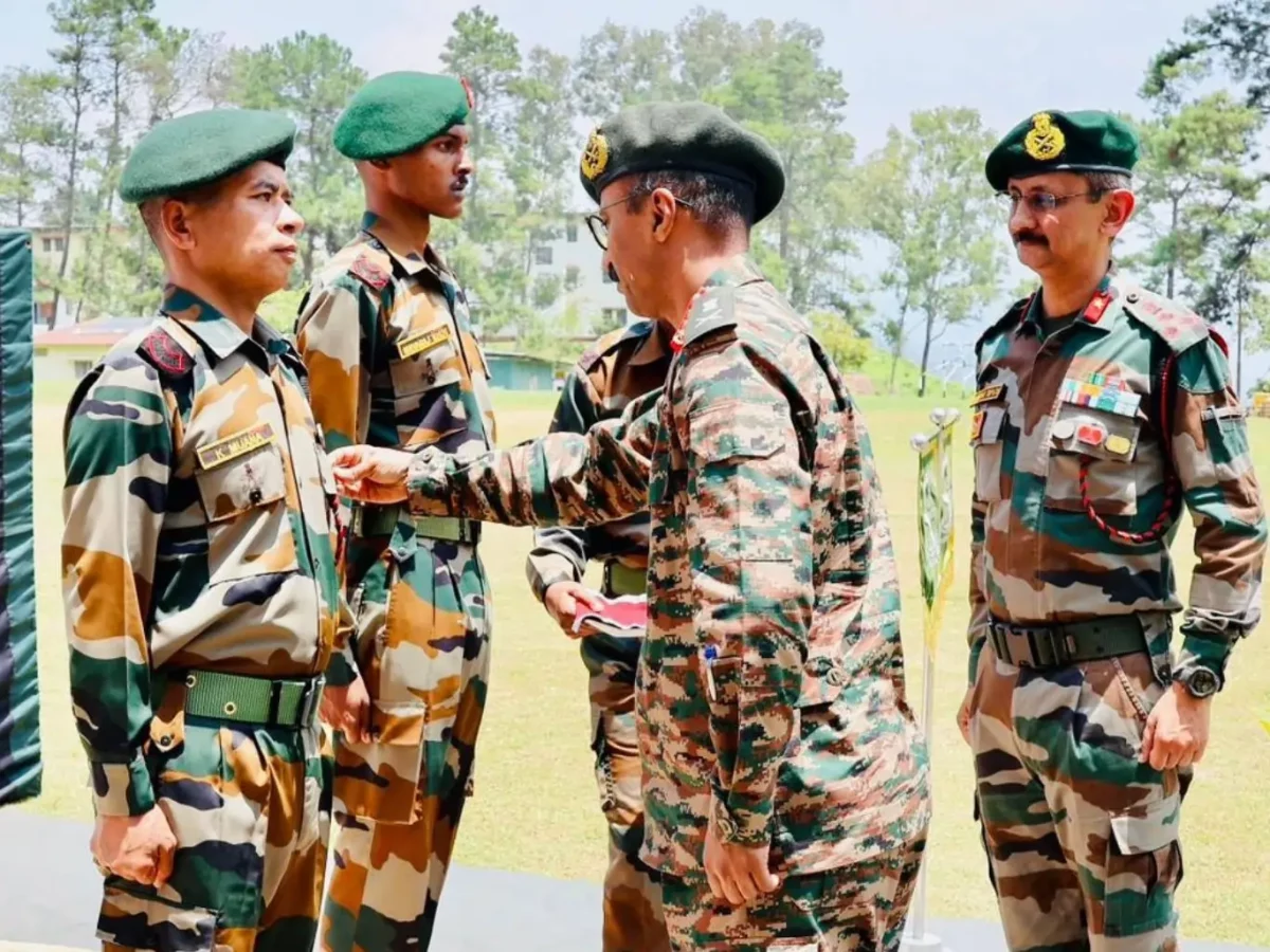 Lt Gen VMB Krishnan Commending 1