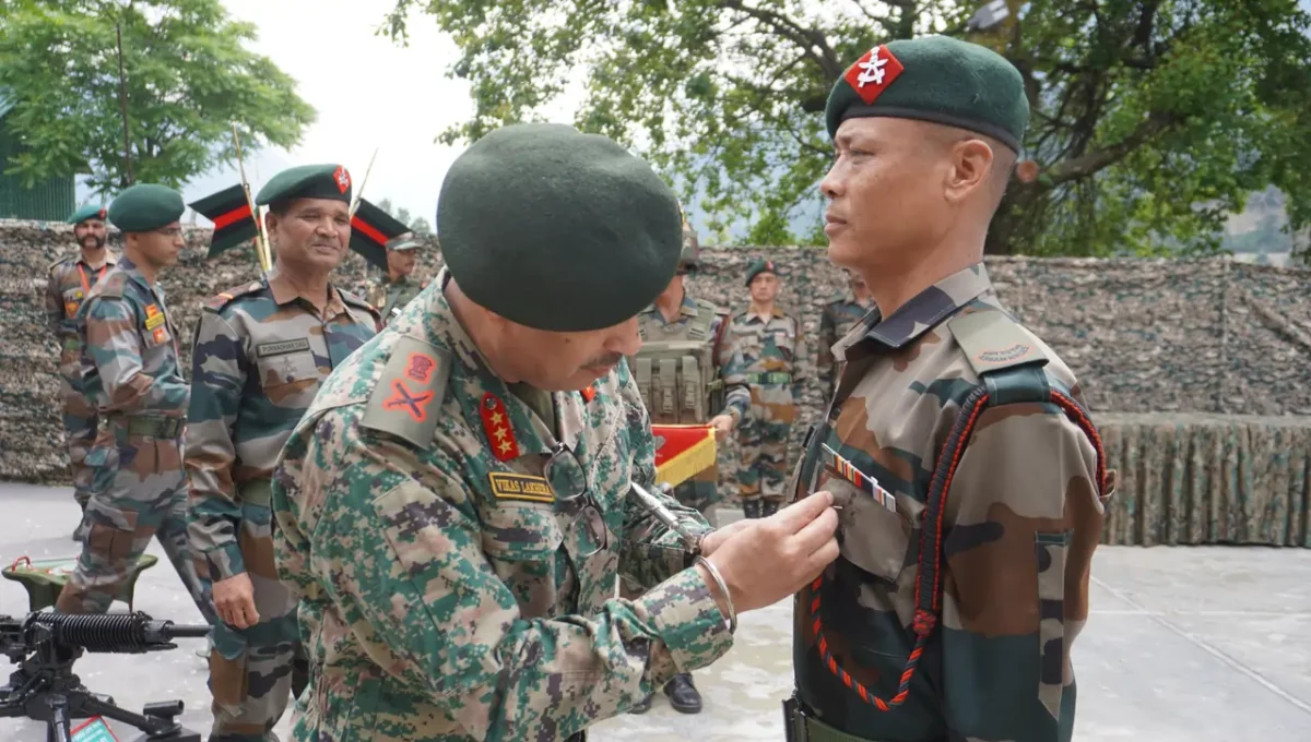 Lt Gen Vikas Lakhera Commending 1