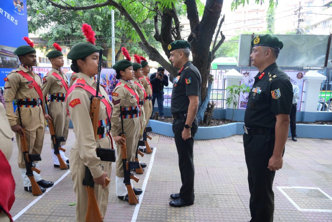 Lt Gen Virendra Vats Interacting with Cadets