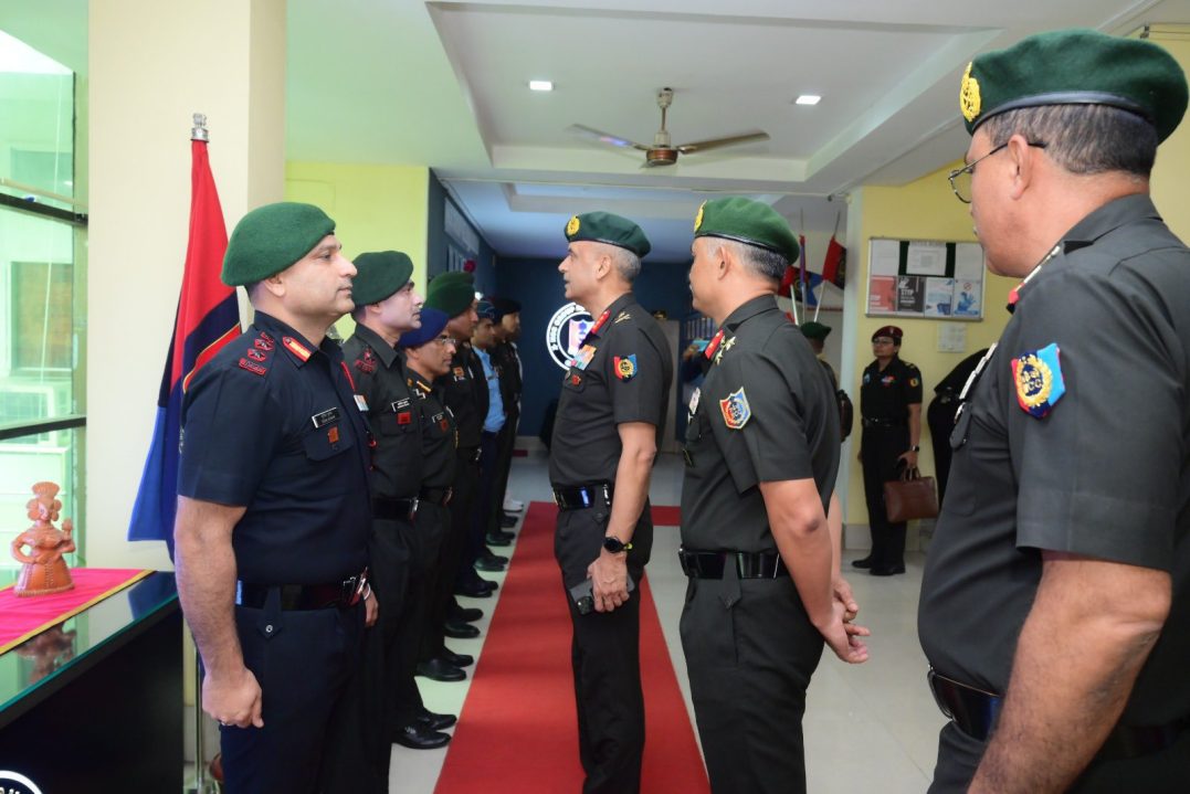 Lt Gen Virendra Vats Interacting with Officers