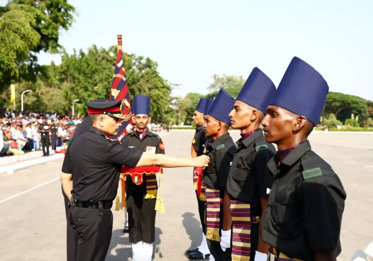Officer Commending Agniveer 1