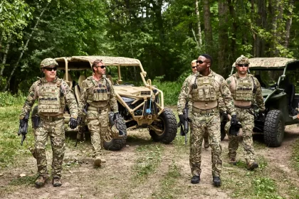 WebMedium JPG 2021 DEF MRZR Alpha A Cam 01028