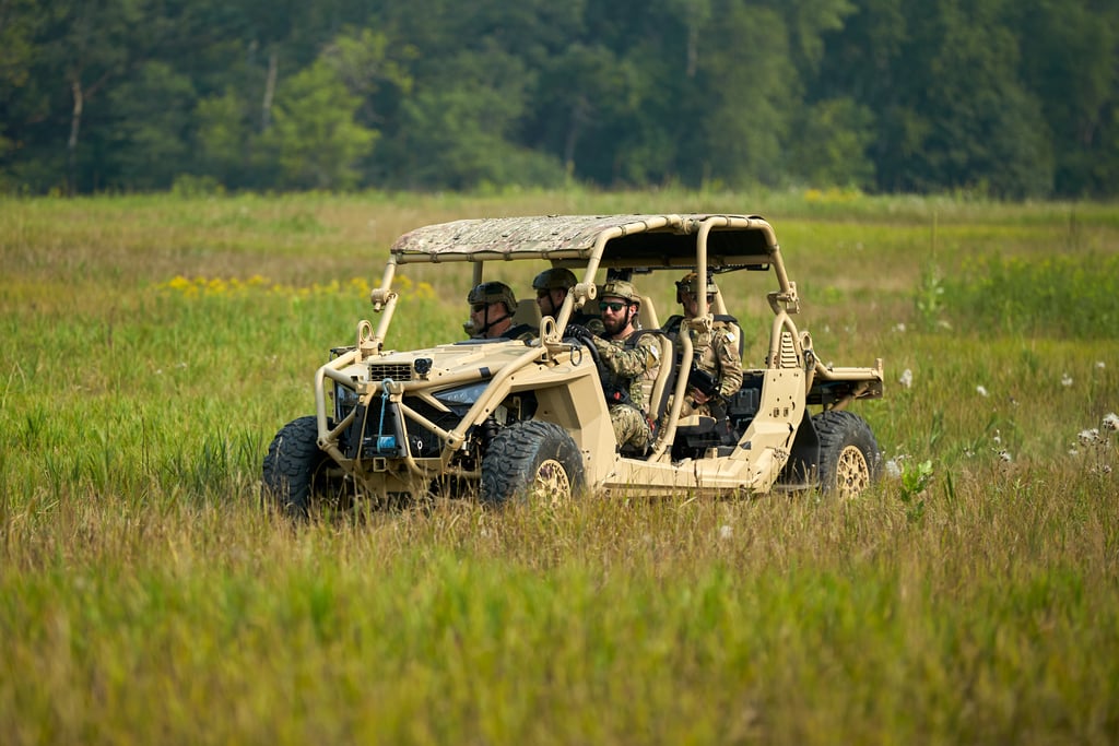WebMedium JPG 2021 DEF MRZR Alpha B Cam 00924