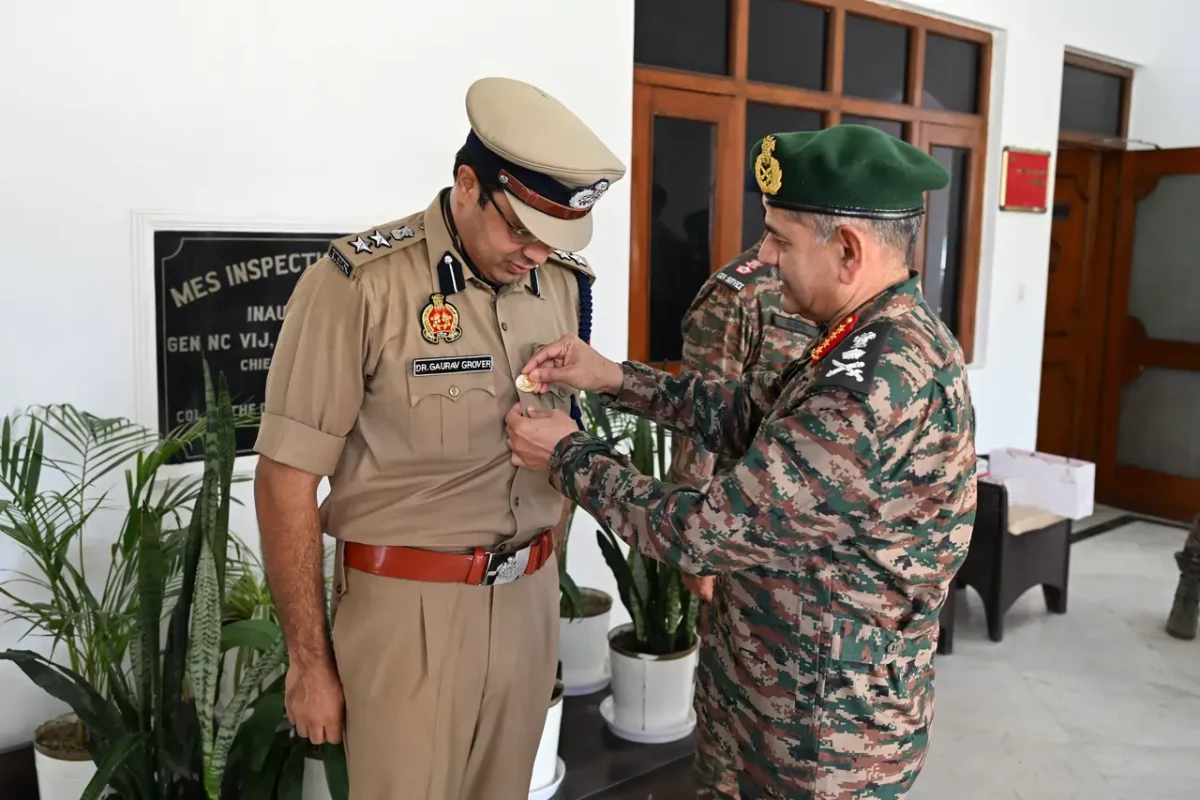 Ayodhya SSP Dr. Gaurav Grover Honoured with COAS Commendation Disc by General Upendra Dwivedi