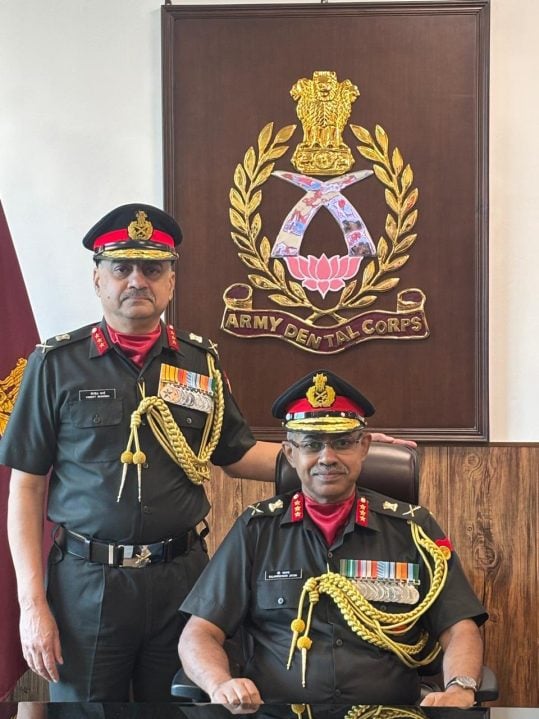 Lt Gen Balakrishnan Jayan and Lt Gen Vineet Sharma