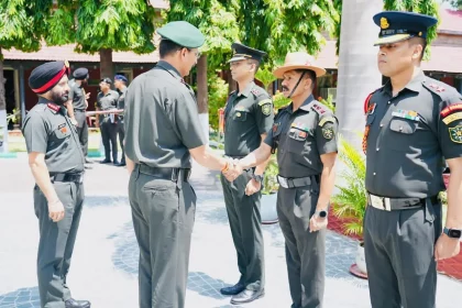 Lt Gen Devendra Sharma Shaking Hands 1