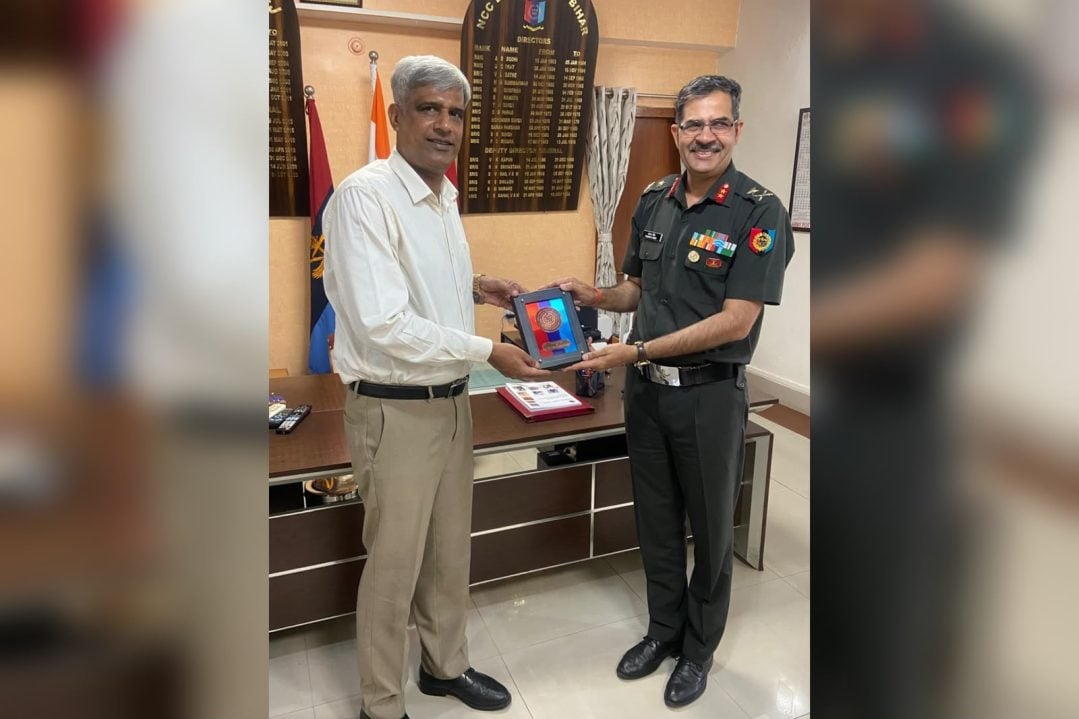 Lt Gen R. S. Sundaram With Memento