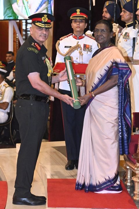 Lt Gen Rajiv Ghai Getting SVSM