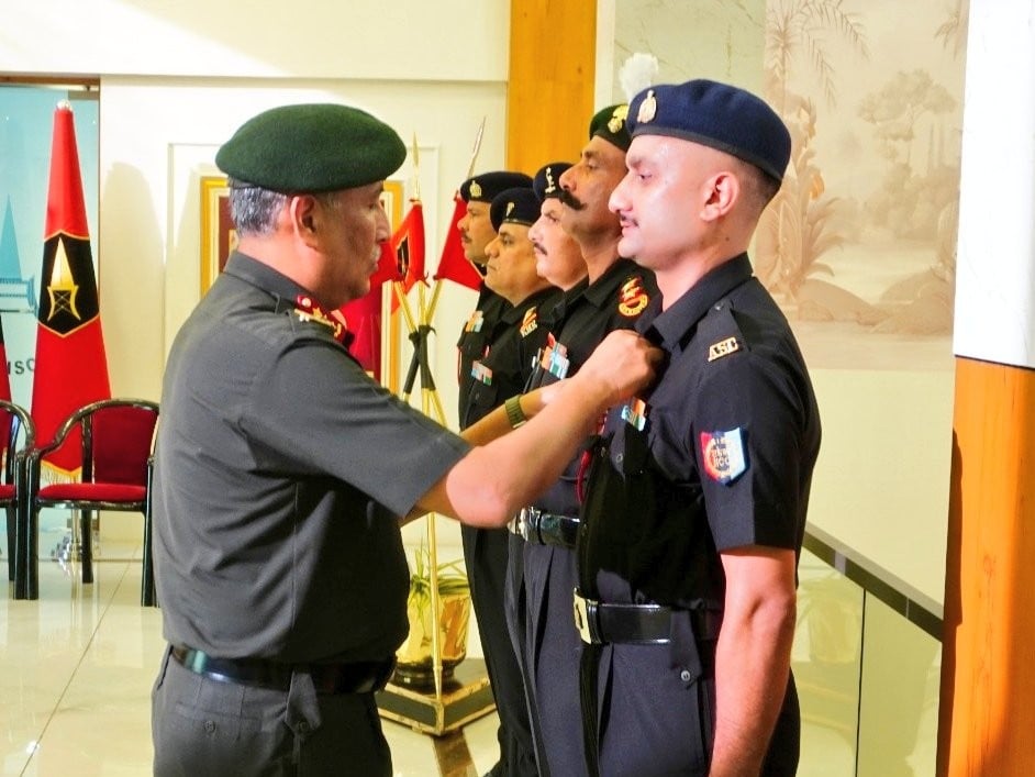 Lt Gen Sandeep Jain Commending