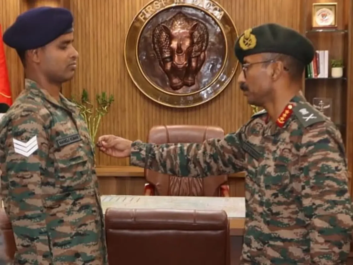 Lt Gen VMB Krishnan Commending