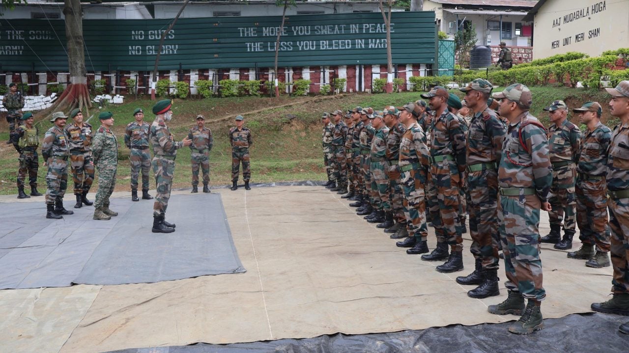 Maj Gen Harinder Singh Interacting