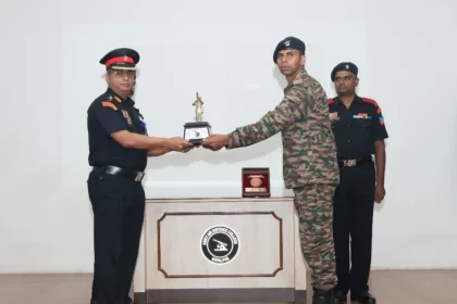 Officer Giving Award 1
