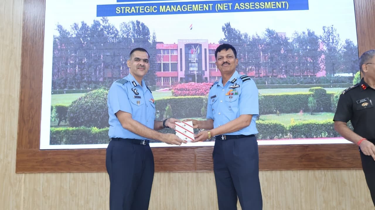 Officer Giving Award 1