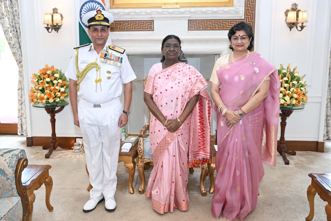 VAdm Sameer Saxena and Family with President