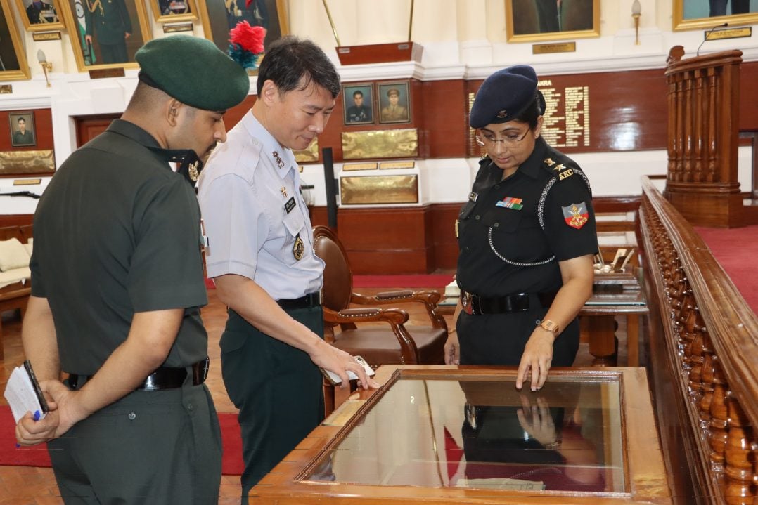 Lt Col Han Jonghun Reviewing