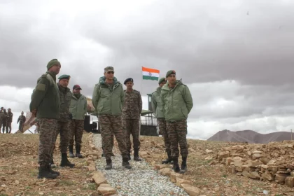 Lt Gen DG Misra Visits Forward Areas in Garhwal Sector, Reviews Border Security Preparedness