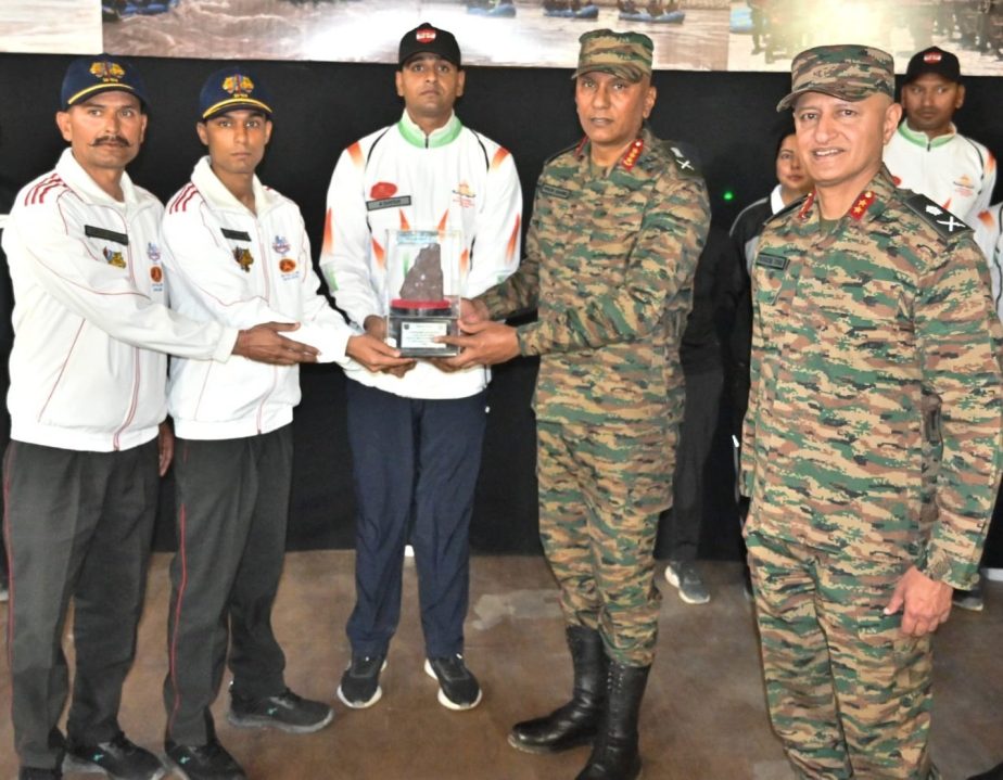 Lt Gen Pratik Sharma Giving Award