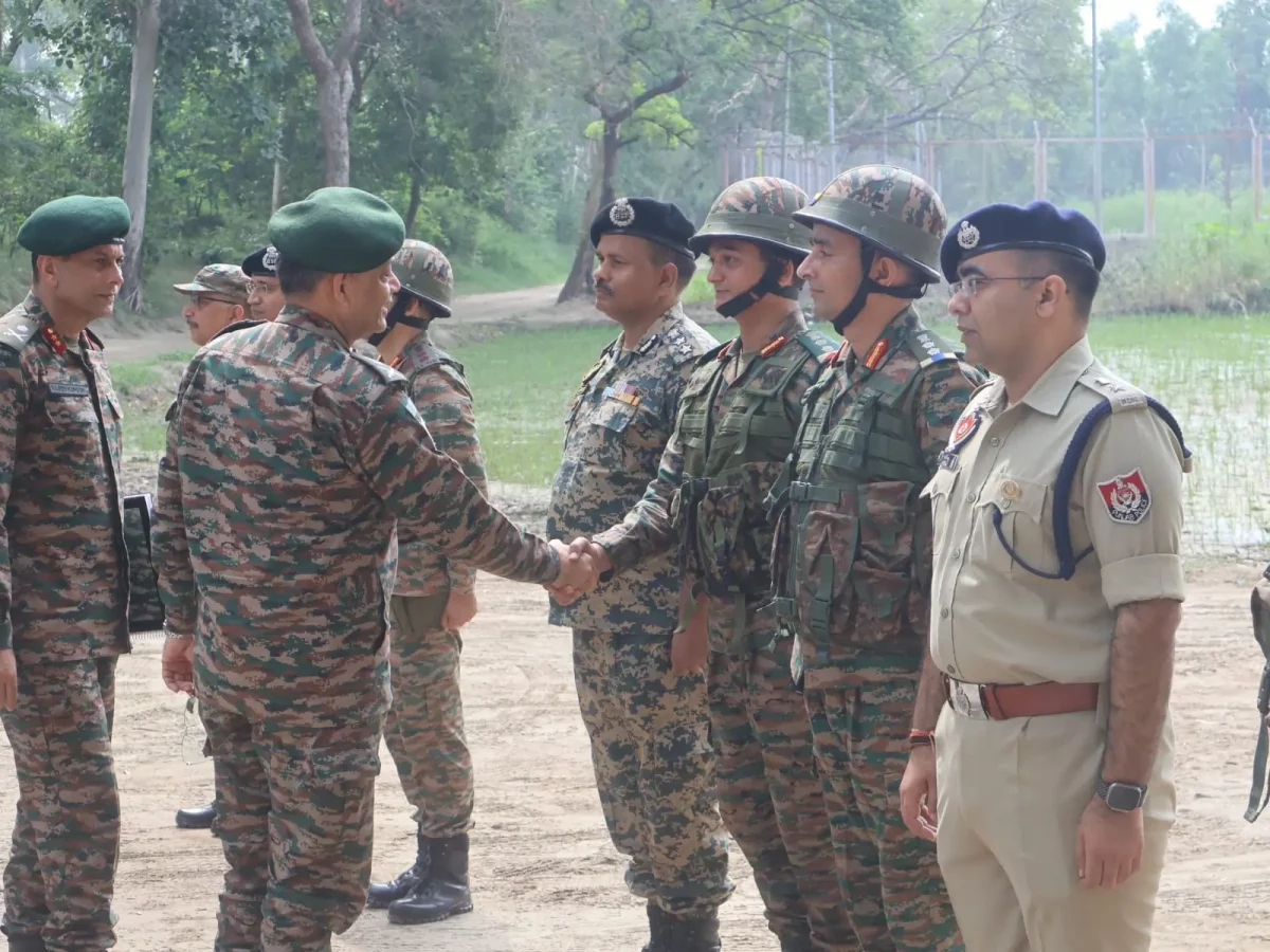 Lt Gen Pushpendra Singh Reviews Operational Preparedness Along Forward Areas of Panther Division