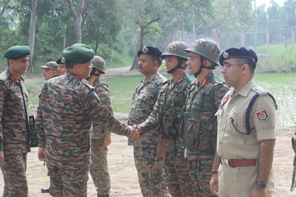 Lt Gen Pushpendra Singh Reviews Operational Preparedness Along Forward Areas of Panther Division