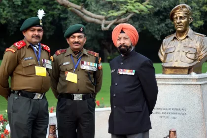 Param Vir Chakra Heroes Back Students Urge Government to Choose Dialogue Over Force 32