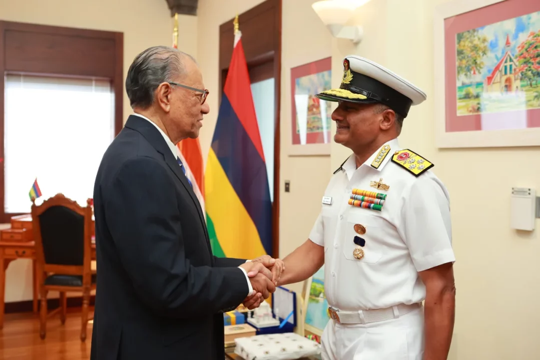 Adm Krishna Swaminathan Shaking Hands 1