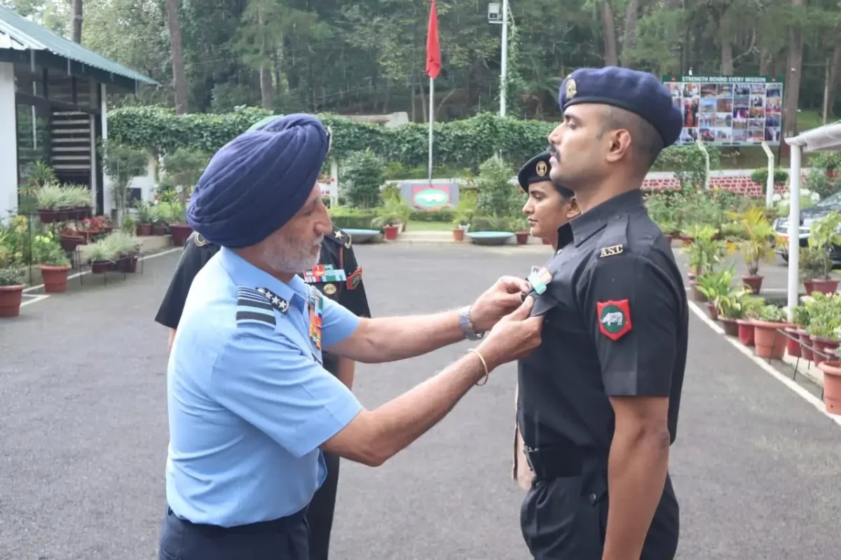 Air Marshal Walia Commending