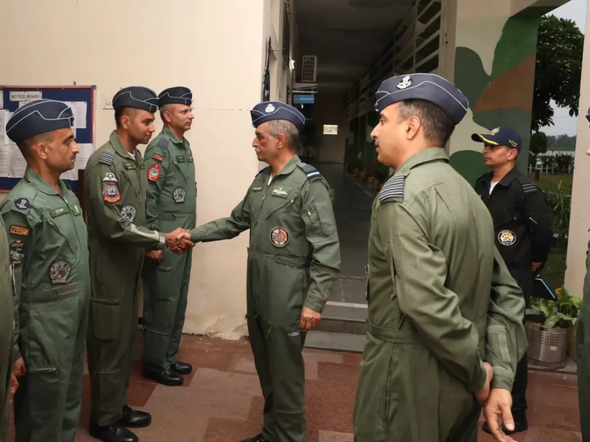Air Mshl Tarun Chaudhry Shaking Hands