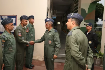 Air Mshl Tarun Chaudhry Shaking Hands