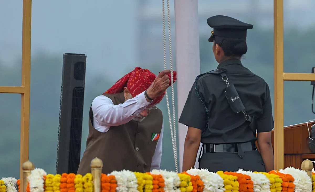 Captain Ritika Khareta Assists PM Modi in Hoisting Tricolour at Red Fort