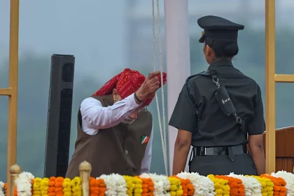 Captain Ritika Khareta Assists PM Modi in Hoisting Tricolour at Red Fort