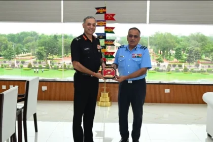 DGMS IAF Air Mshl Sandeep Thareja Receiving Memento